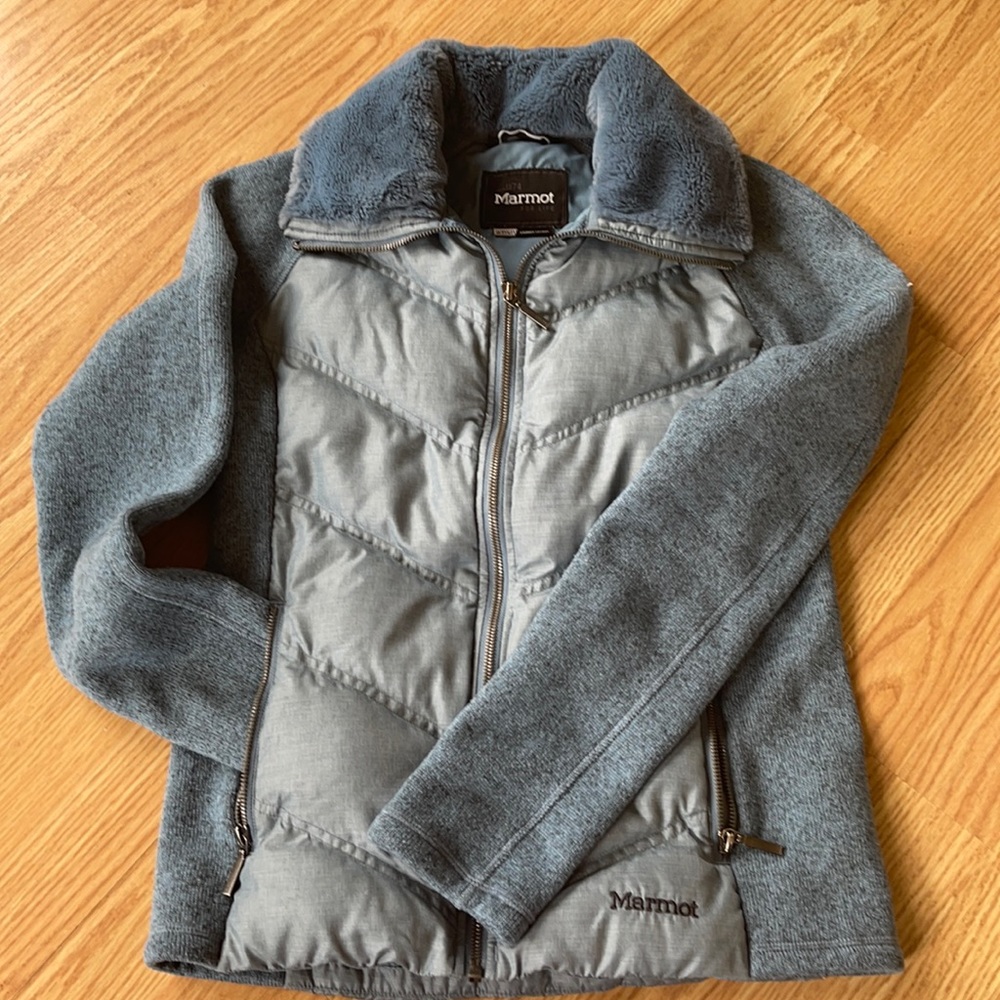 Marmot women’s Size S puffy coat with knit sleeves.